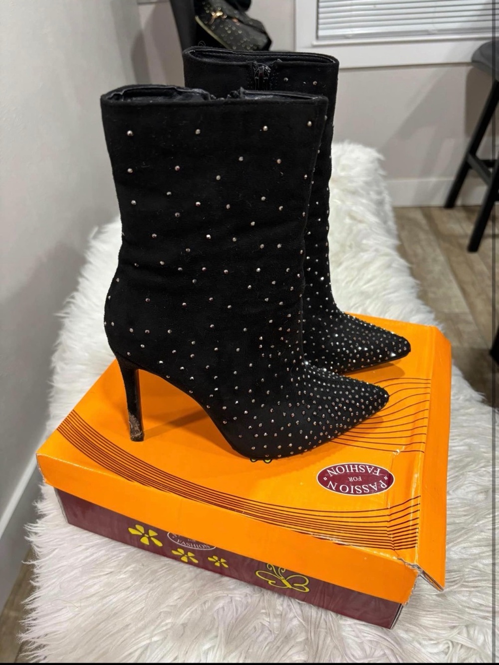 Forever Windsor Black Studded Pointed-Toe Stiletto Ankle Heels Size 6